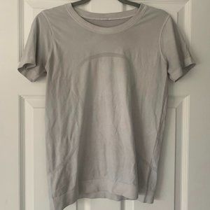 Lululemon Women Swifty Short Sleeve Size 6